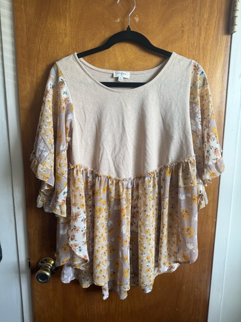Umgee Taupe & Yellow Floral Flutter Peplum Tunic